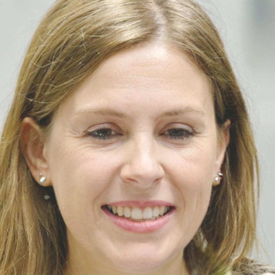 Retrato profesional de Esperanza Vidal, Directora de Desarrollo de Talento