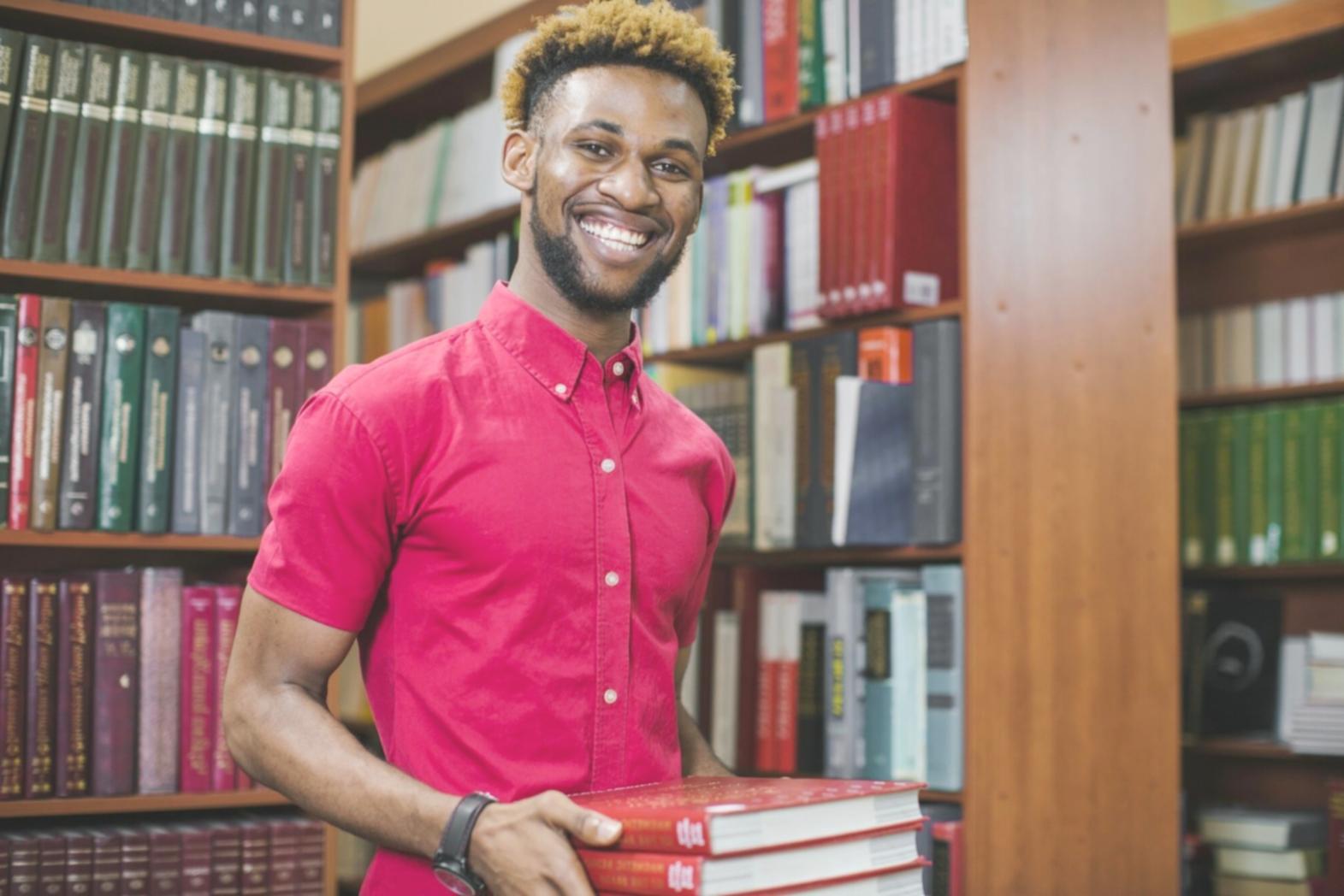 Espacio de estudio organizado para finanzas personales